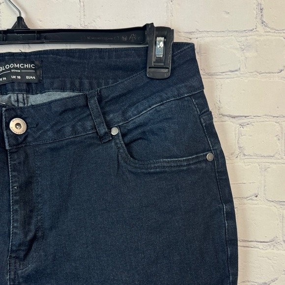 BloomChic Dark Blue Cropped Jeans with Embroidery Butterfly Detail Plus Size 14 - Picture 3 of 8